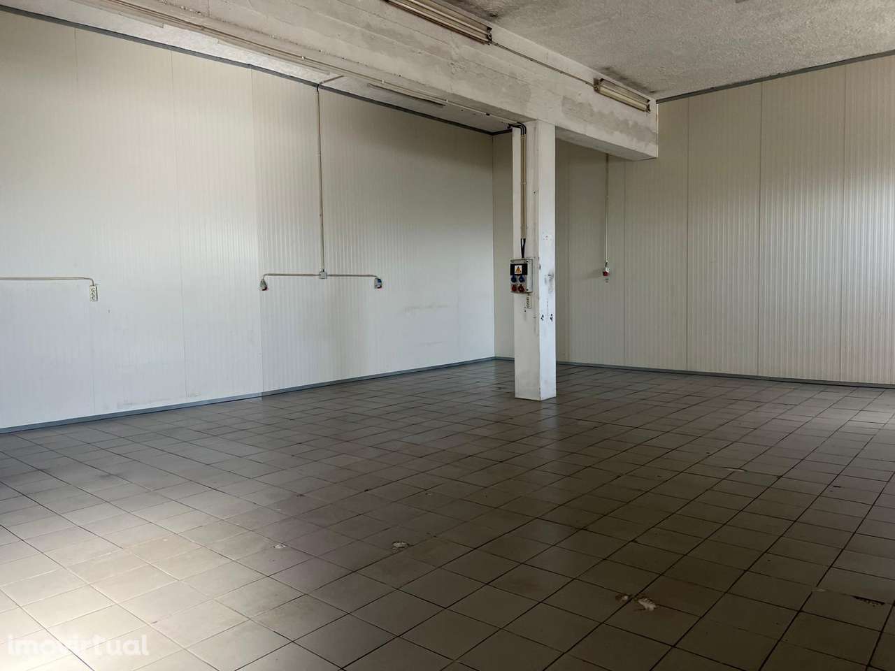 Armazém de 140m2 c/ estacionamento em Vale de Cambra - Aveiro - Grande imagem: 3/5