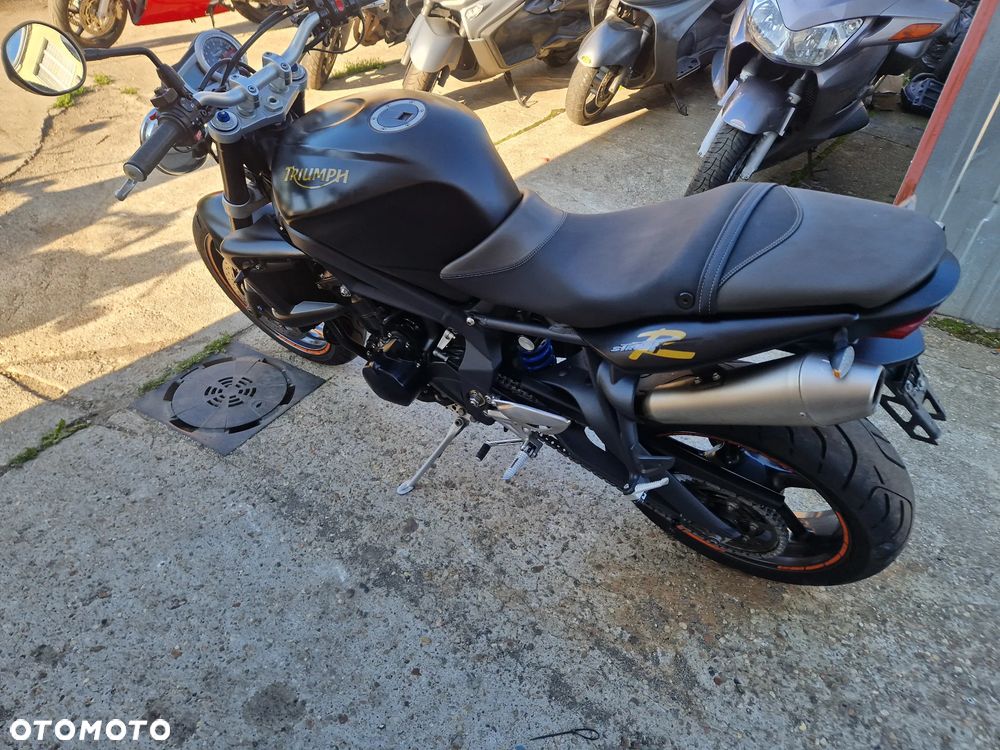 Triumph Street Triple - 8