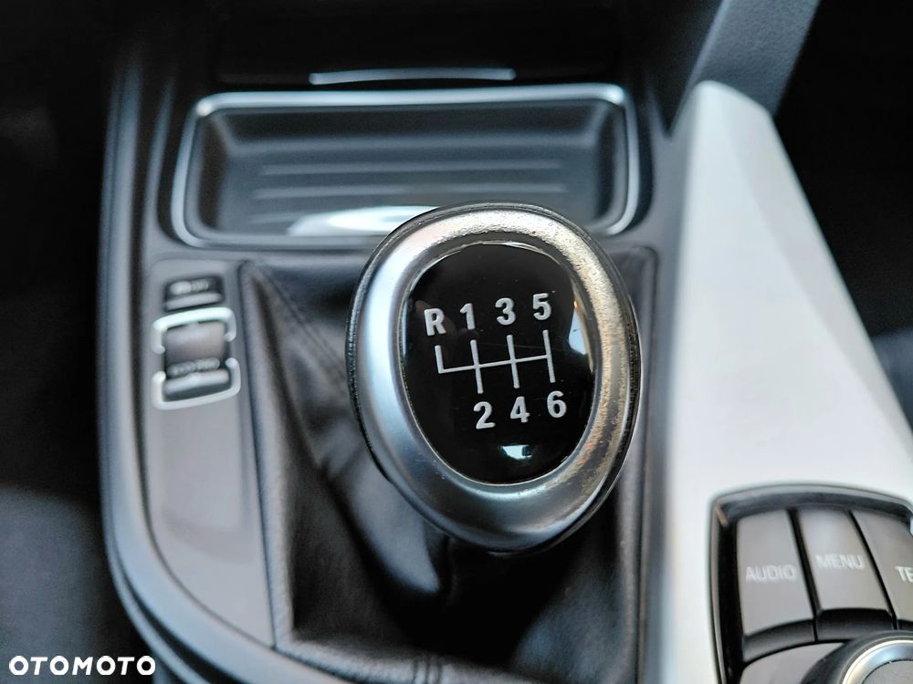 BMW Seria 3 318d Luxury Line - 20