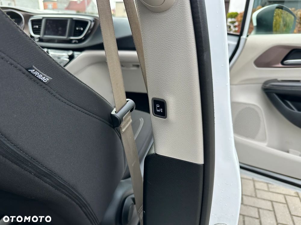 Chrysler Pacifica - 25