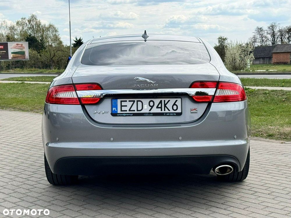 Jaguar XF 2.2 D Luxury - 14