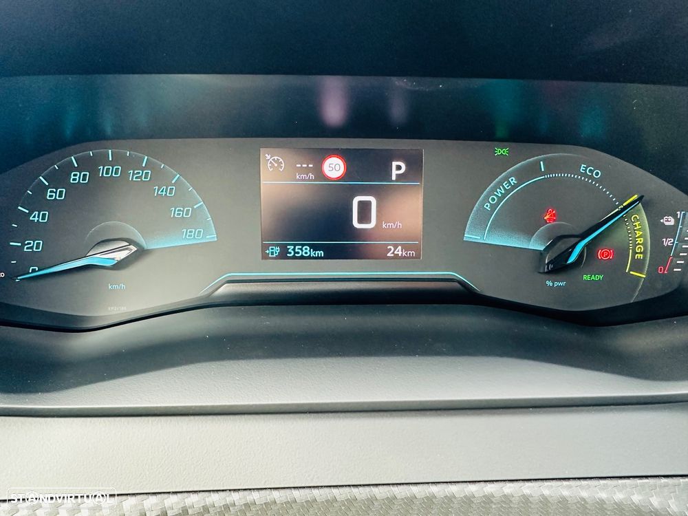 Peugeot e-208 E-Style - 11
