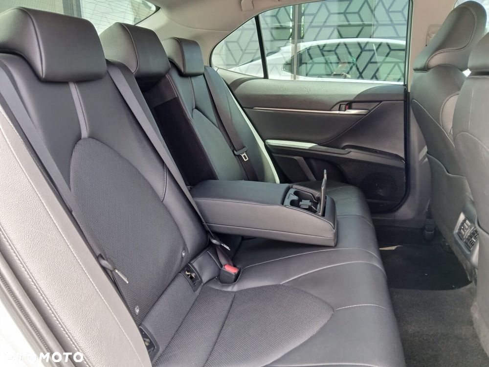 Toyota Camry - 26