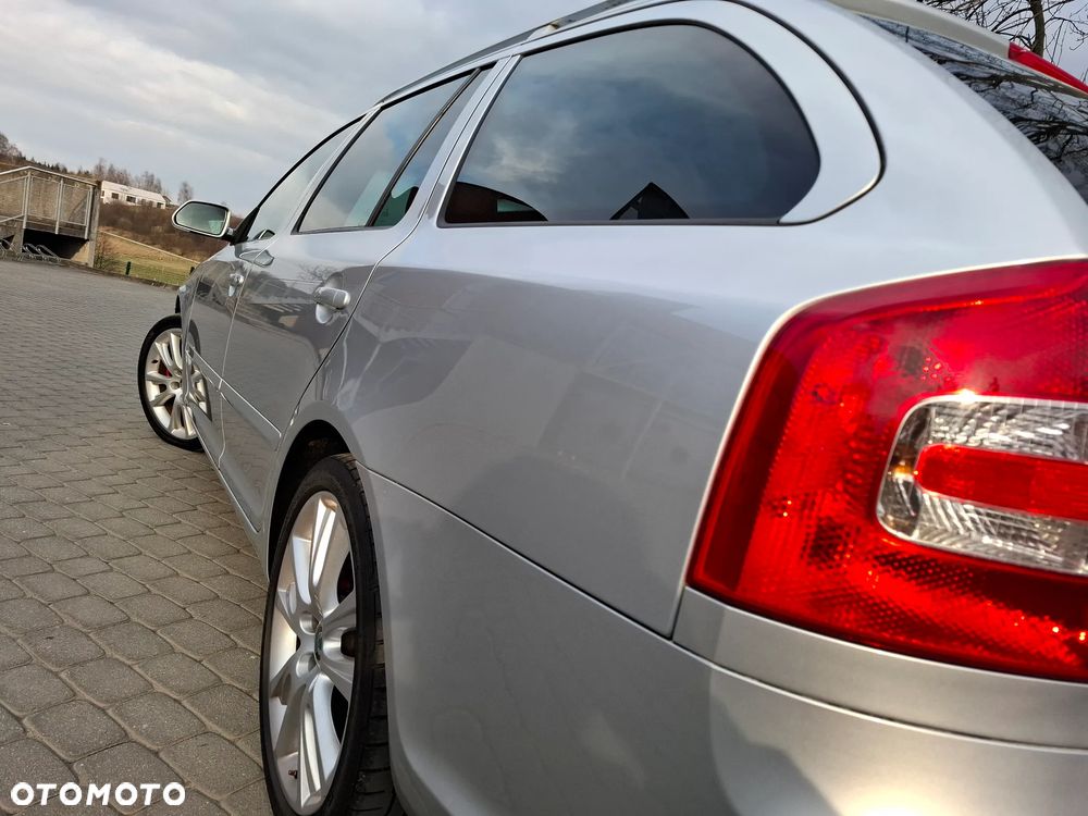 Skoda Octavia 2.0 TDI CR DPF RS - 17