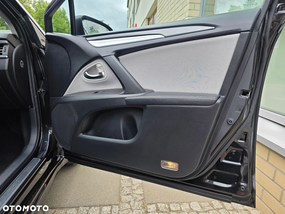 Toyota Avensis - 24