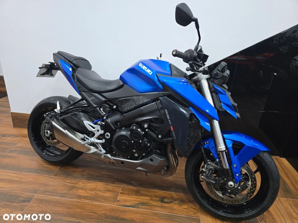 Suzuki GSX - 3