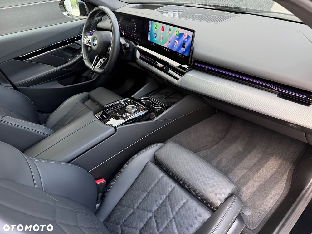 BMW Seria 5 520d xDrive - 23