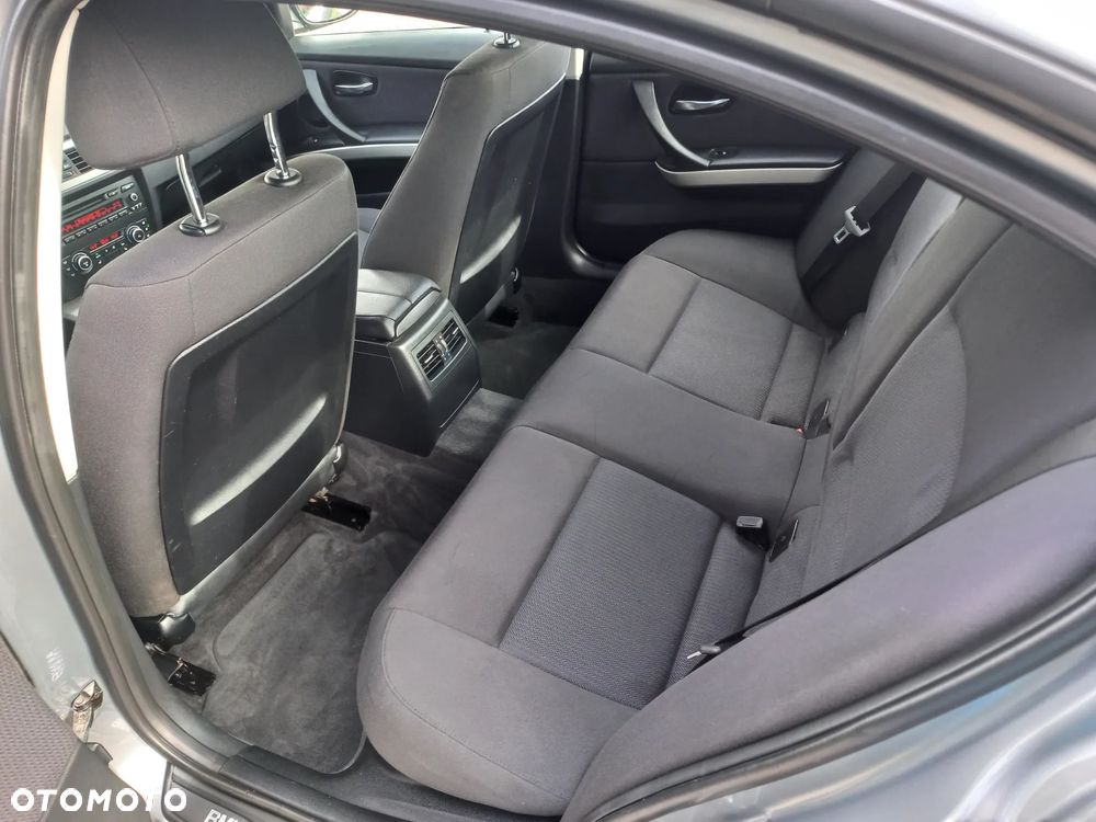 BMW Seria 3 318i Edition Exclusive - 22