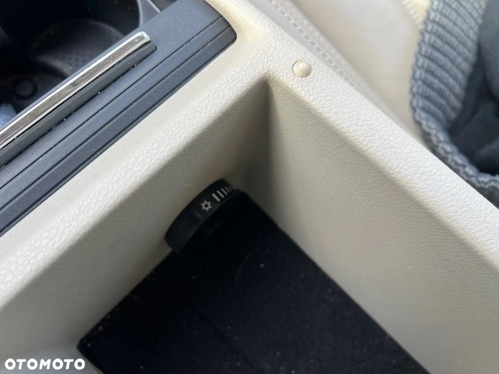 Skoda Superb 2.0 TDI DSG Premium Edition - 26