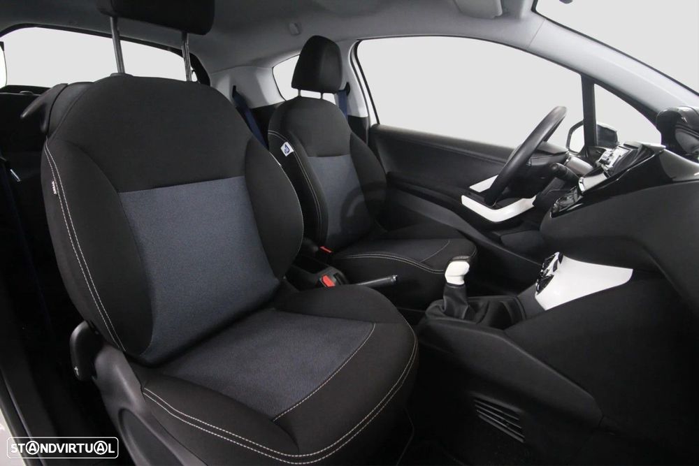 Peugeot 208 - 11
