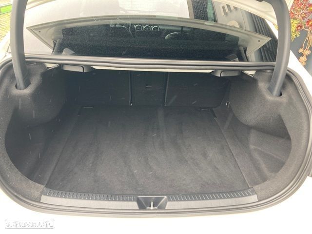 Mercedes-Benz A 180 Limousine d Progressive Aut. - 34