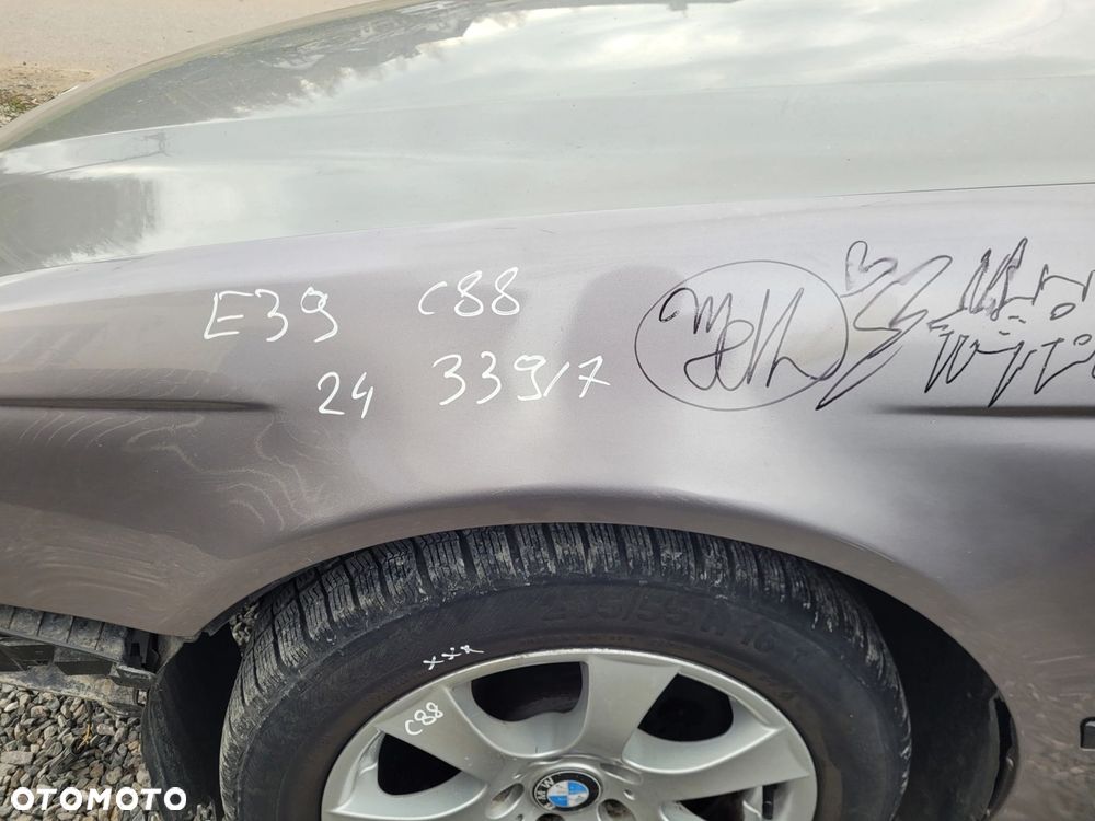 BŁOTNIK LEWY PRZÓD PRZEDNI BMW E39 339 ASPENSILBER SEDAN KOMBI C88 - 3