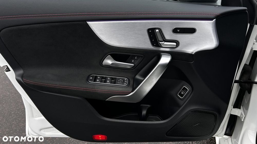 Mercedes-Benz CLA 220 4-Matic AMG Line 7G-DCT - 10