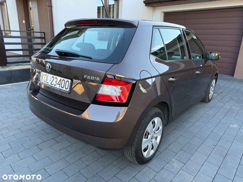 Skoda Fabia 2015 photo 3