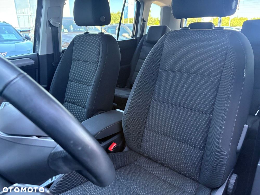 Volkswagen Touran - 13