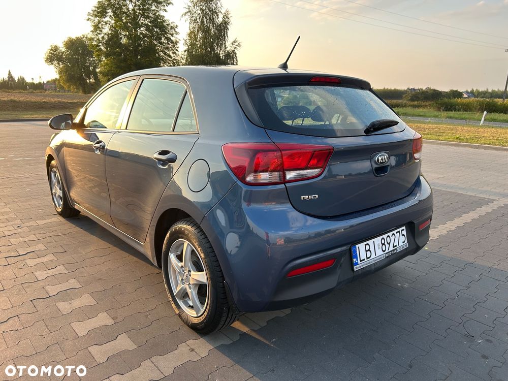 Kia Rio 1.2 L - 3