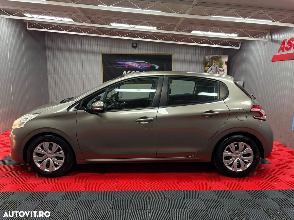 Peugeot 208 - 18