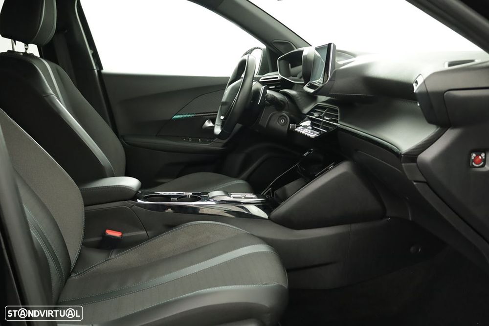 Peugeot 2008 1.2 PureTech Allure Pack EAT8 - 22