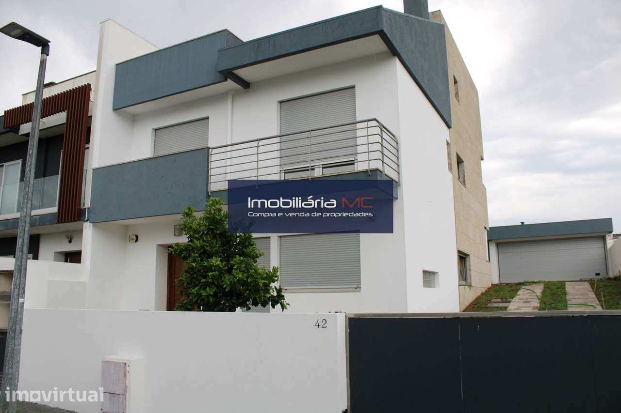 Moradia T3 em Perosinho - Grande imagem: 2/41