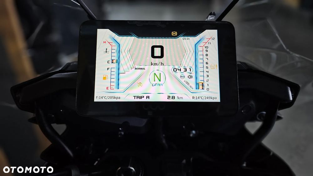 QJMOTOR SRT900SX - 17