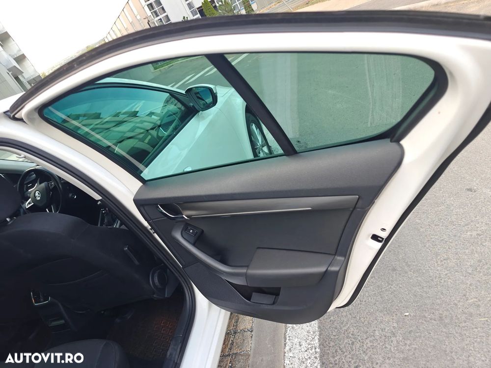 Skoda Octavia 2.0 TDI 4X4 DSG Style - 13