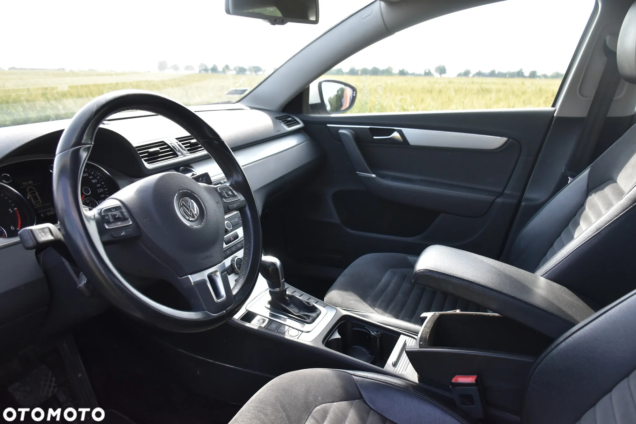 Volkswagen Passat 2.0 TDI Highline R-Style DSG - 10