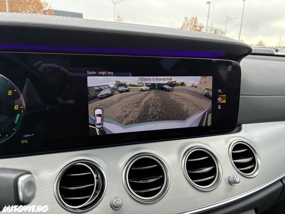 Mercedes-Benz E 300 de 4Matic 9G-TRONIC AMG Line - 31