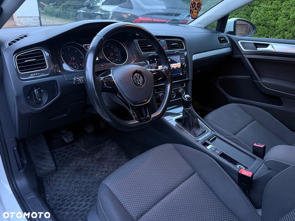 Volkswagen Golf - 20
