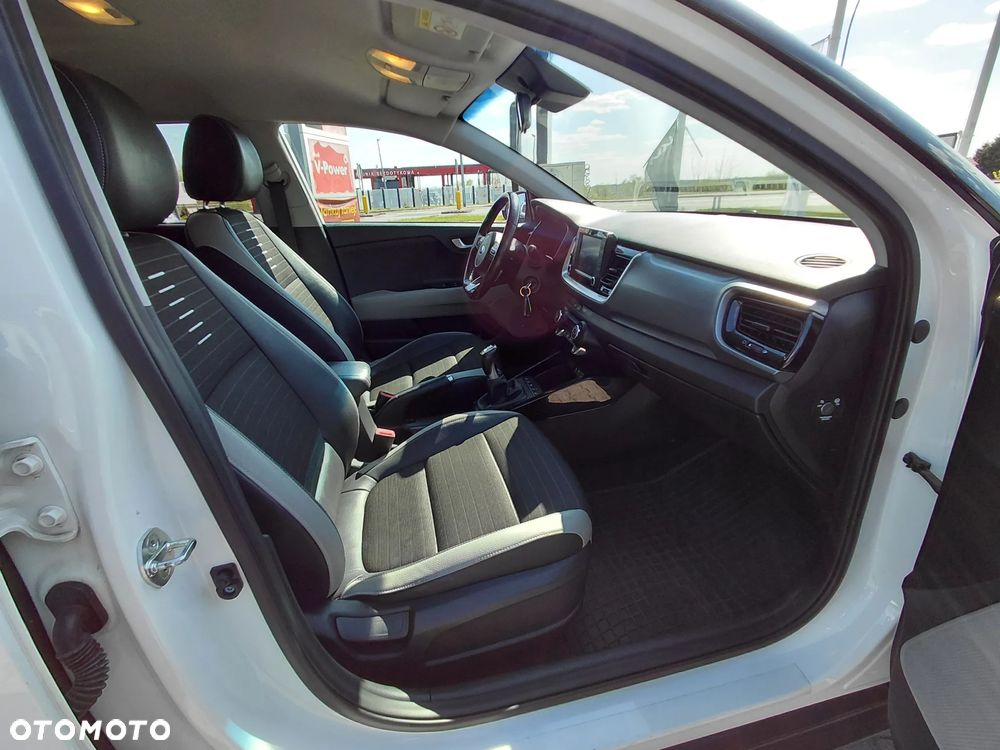 Kia Stonic 1.6 CRDi SCR L - 24