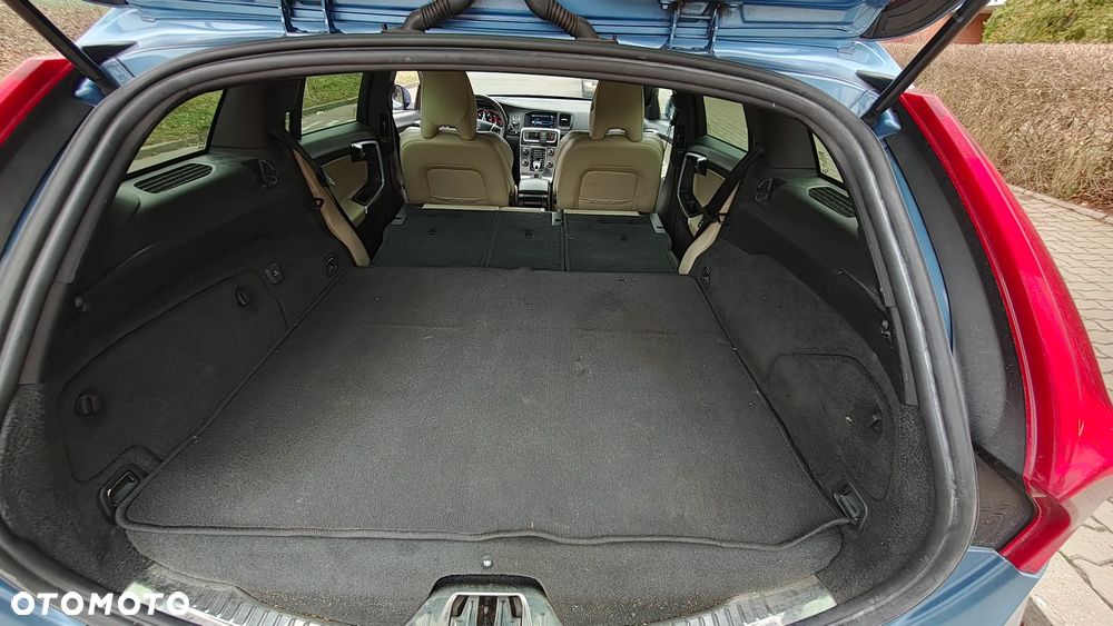 Volvo V60 D6 AWD Plug-in Hybrid Summum - 29