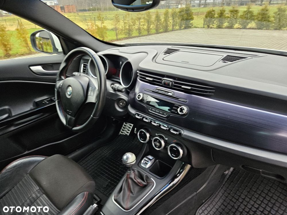 Alfa Romeo Giulietta 1.6 JTDM 16V Veloce - 15