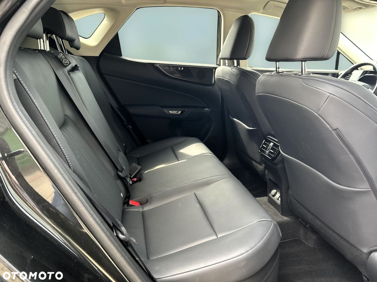 Lexus NX - 16