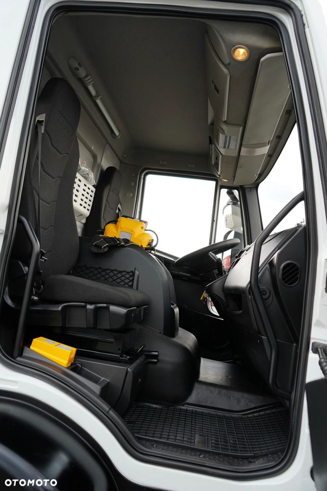 Iveco EUROCARGO / 180-250 / SKRZYNIOWY + HDS / HYVA HC - 153 / ROTATOR / PILOT - 10