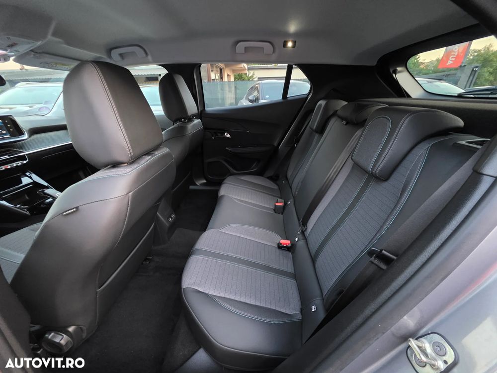 Peugeot 2008 PureTech 130 EAT8 GT - 19