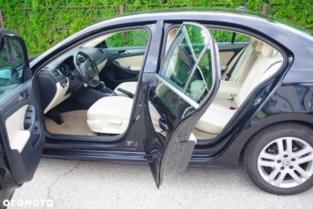 Volkswagen Jetta - 3