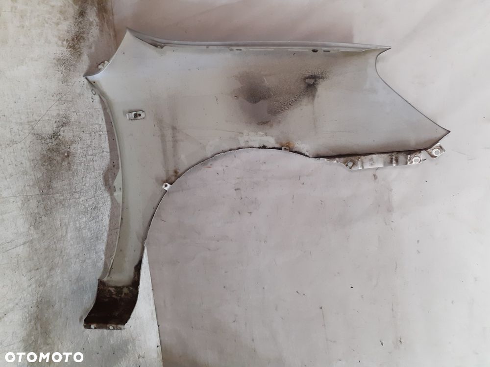 * KIA CARENS 3 III  BŁOTNIK PRZÓD LEWY 7S SREBRNY - 5