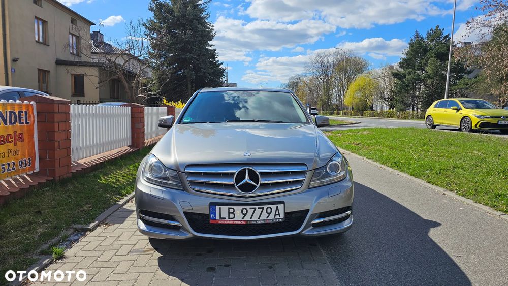 Mercedes-Benz Klasa C 200 CGI BlueEFFICIENCY Avantgarde - 9
