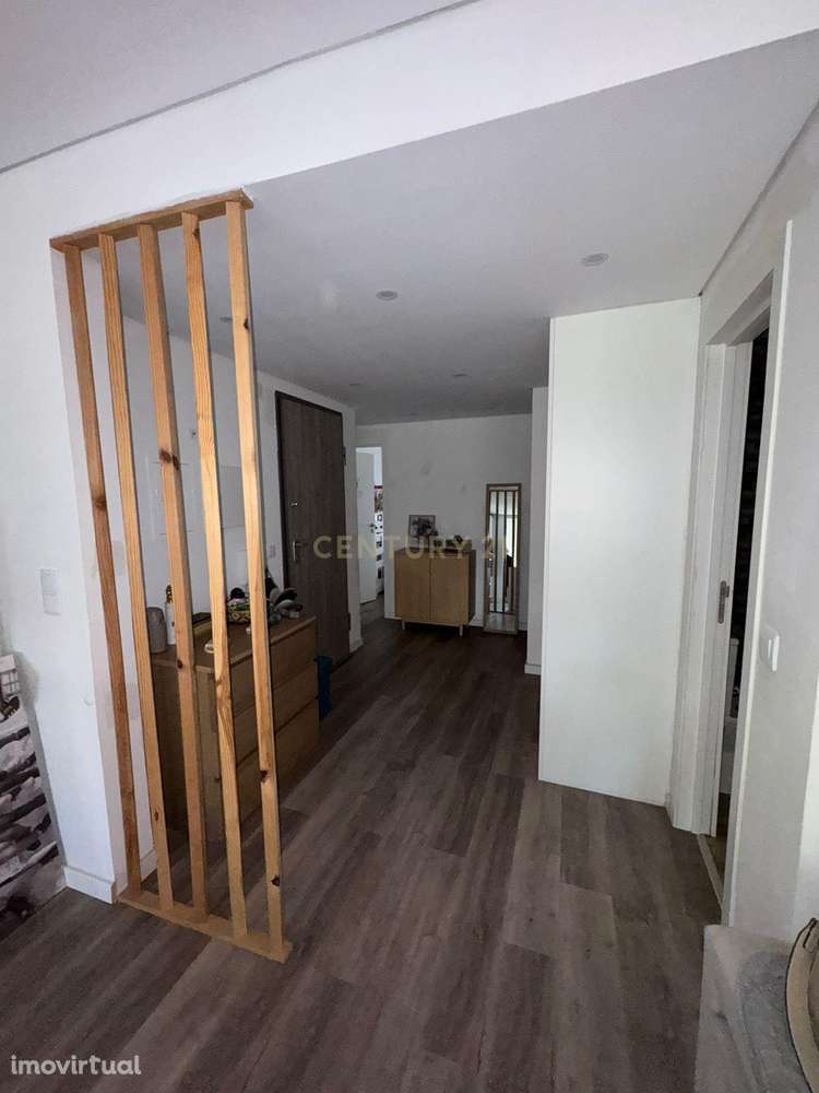Apartamento T3 Renovado com Cozinha Open Space – Av. Bento Jesus Caraç - Grande imagem: 2/22