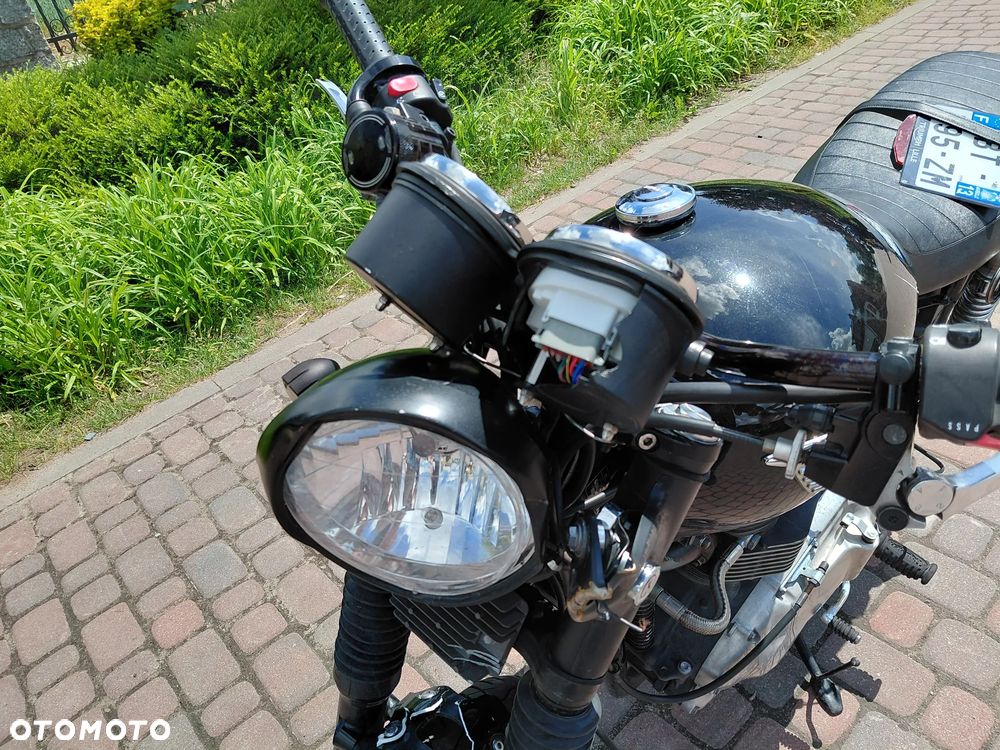 Triumph Bonneville - 11