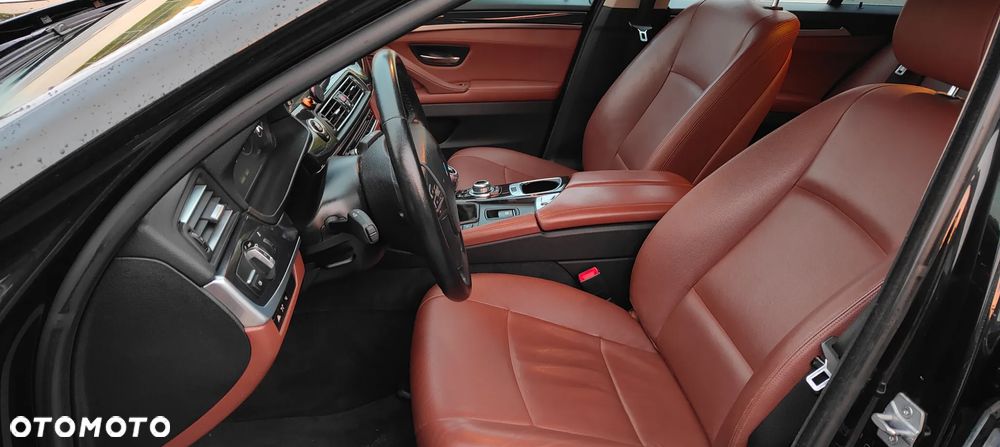 BMW Seria 5 525d Luxury Line - 30