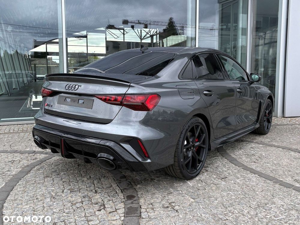 Audi RS3 Limousine - 10