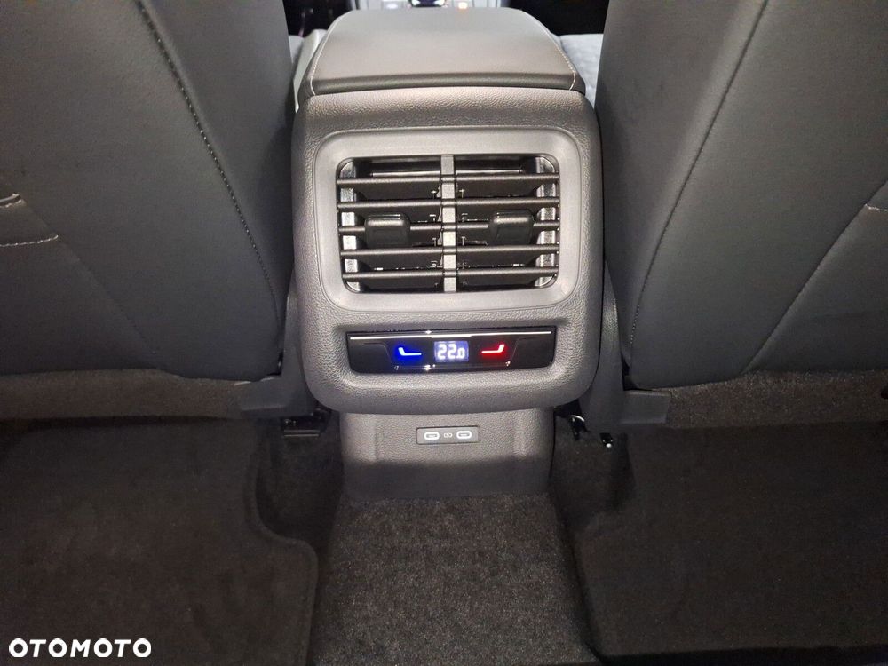 Volkswagen T-Roc - 23