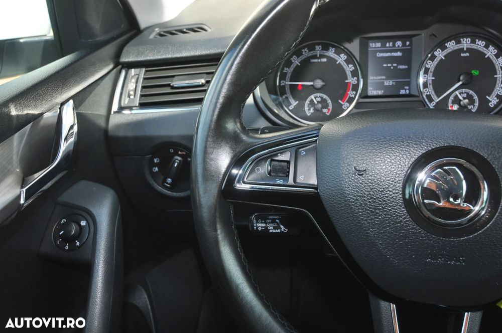 Skoda Octavia 2.0 TDI DSG 4X4 Style - 23