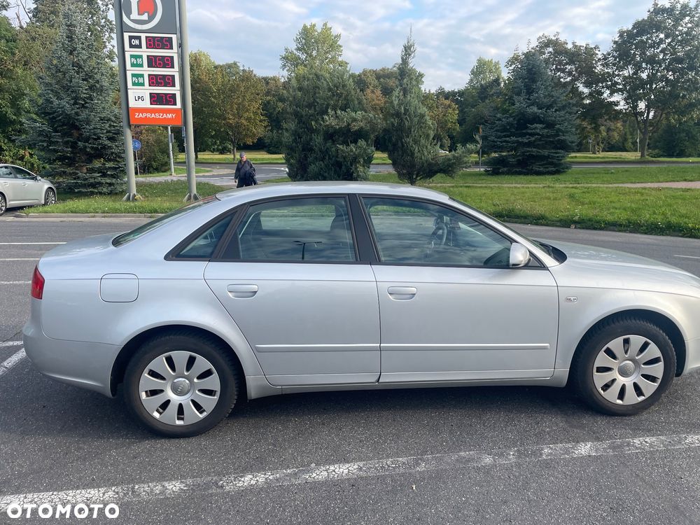 Audi A4 Limousine - 4