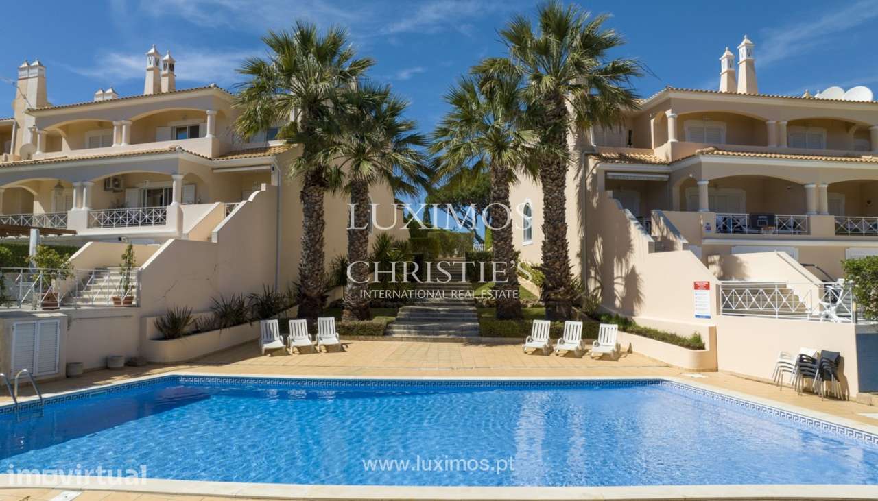 Moradia geminada V4, com piscina, para venda em Vilamoura, Algarve - Grande imagem: 2/39