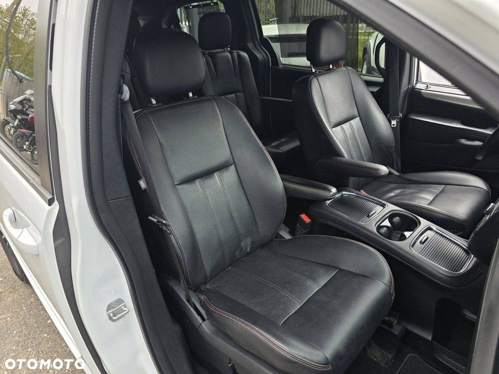 Dodge Grand Caravan - 24