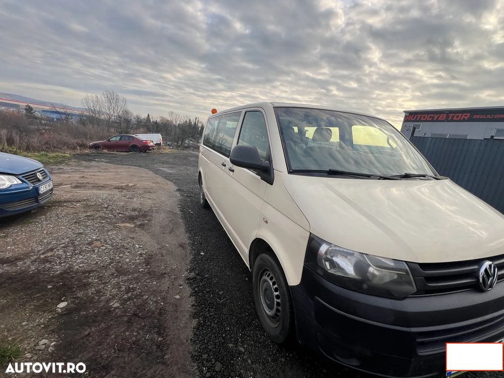 Volkswagen Caravelle - 4