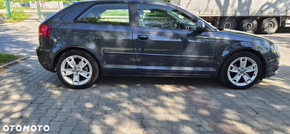 Audi A3 3-drzwiowe 1.6 TDI DPF Attraction - 23