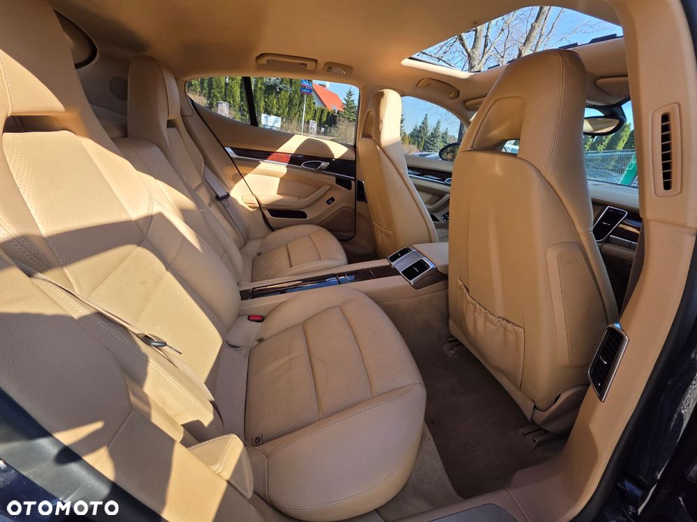 Porsche Panamera 4 PDK Platinum Edition - 28