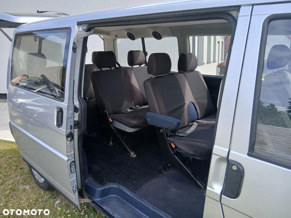 Volkswagen Caravelle Basis / CL - 9